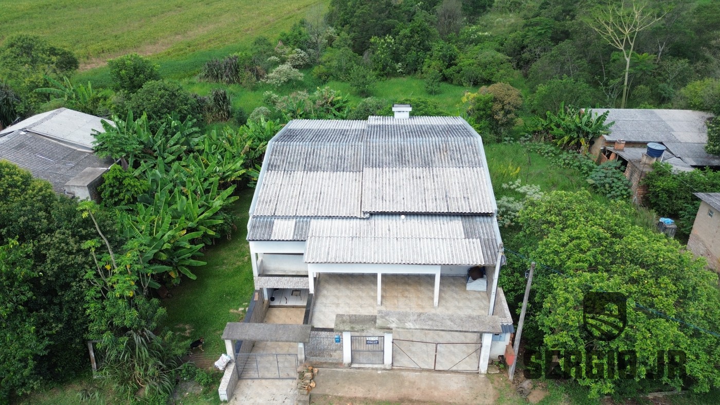 Casa à venda com 5 quartos, 250m² - Foto 2